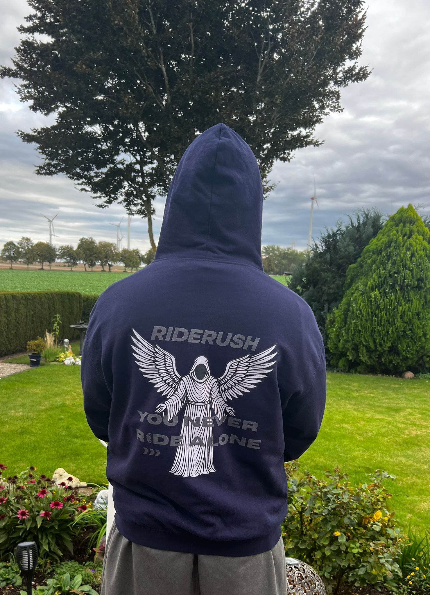 Kunde mit RideRush Hoodie